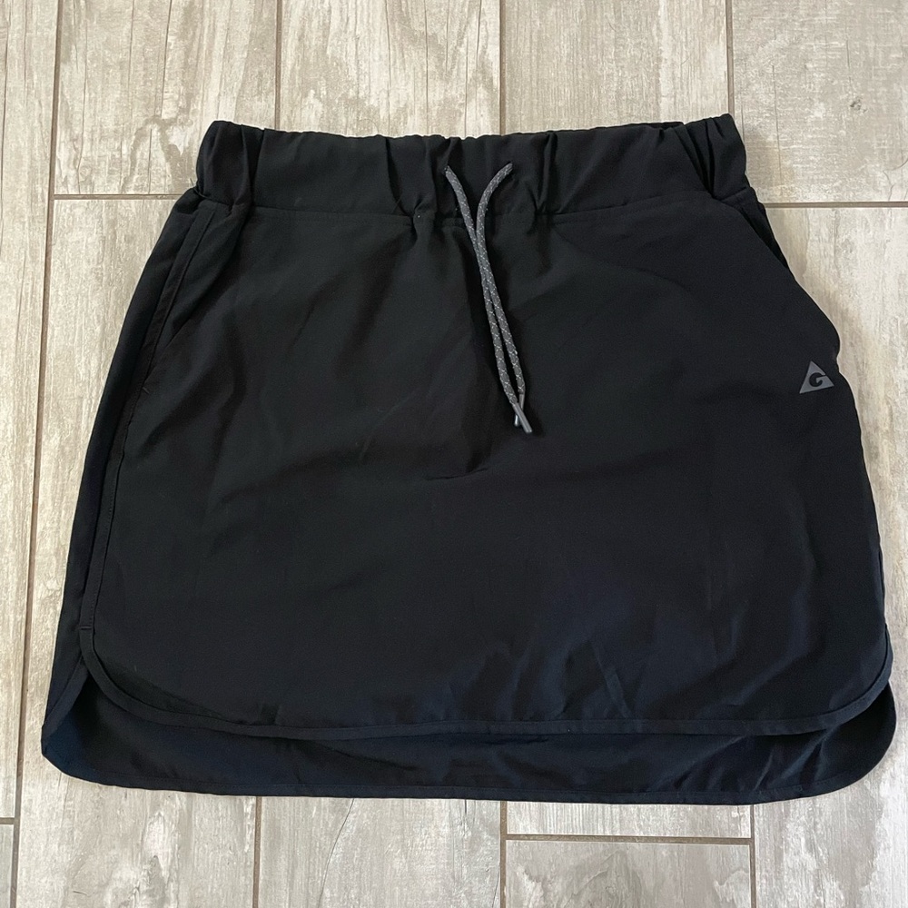 Gerry black athletic skirt with shorts
